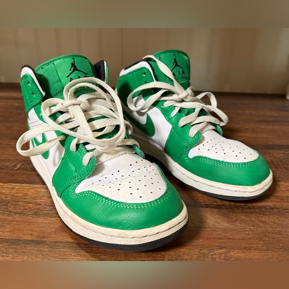Green And White US 3.5 Youth Nike Air Jordan 1 Retro Pre Owned DQ8423-301 - Picture 1 of 15